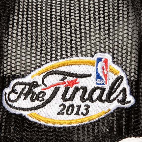 Men's Mitchell & Ness Black Miami Heat Roper Meshback Trucker Snapback Hat
