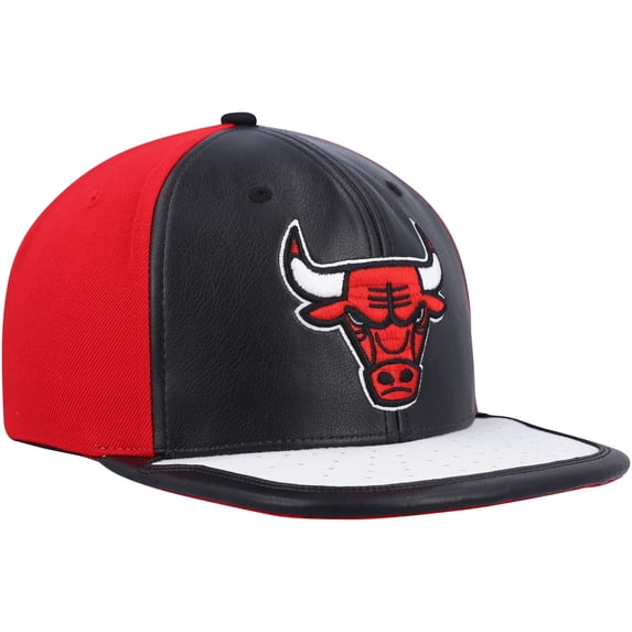 Men's Mitchell & Ness BlackWhite Chicago Bulls Day One Snapback Hat