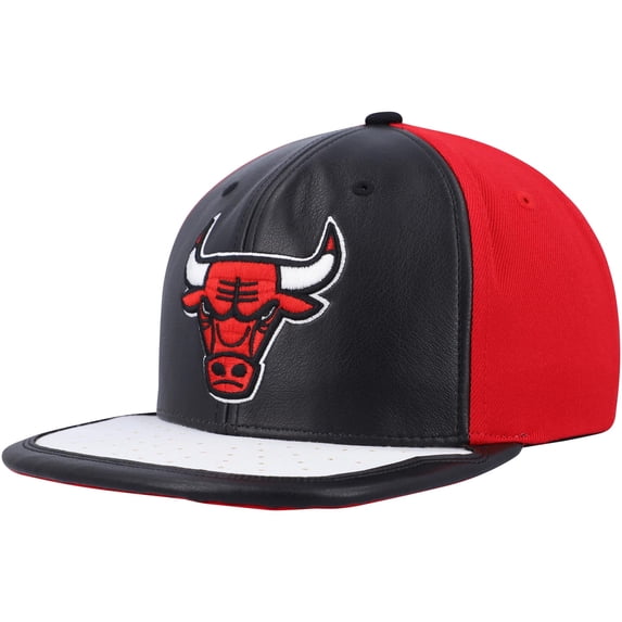 Men's Mitchell & Ness BlackWhite Chicago Bulls Day One Snapback Hat
