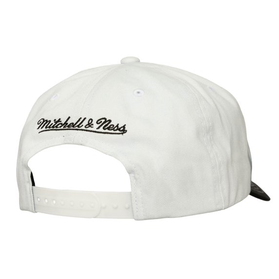 Men's Mitchell & Ness Black/White Chicago Bulls Dip Dye Pro Crown Adjustable Hat