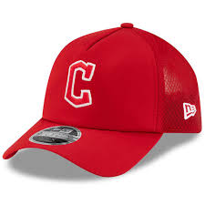 cleveland snapback vs fitted hats