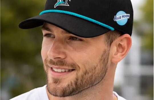 miami marlins hat styling for fans